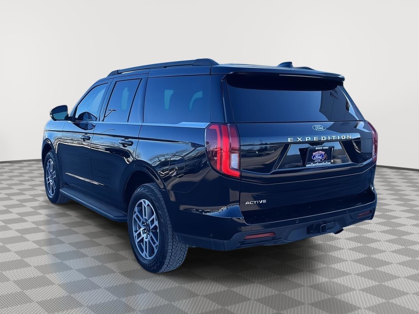 Certified 2025 Ford Expedition Active image 3