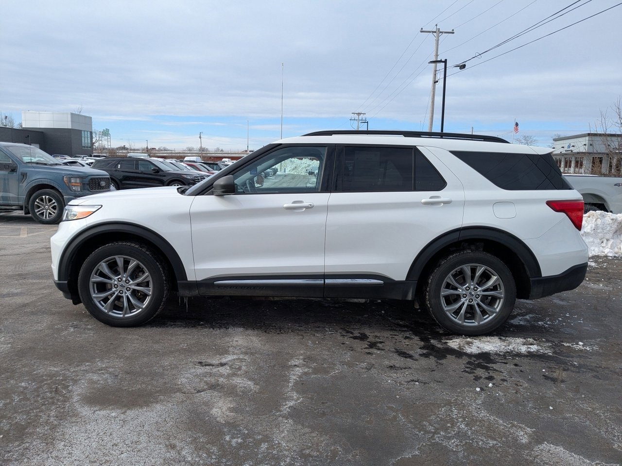 Certified 2022 Ford Explorer XLT w/ Equipment Group 202A image 2
