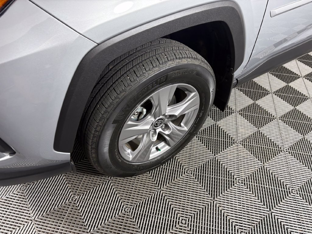 Used 2025 Toyota RAV4 XLE AWD/4WD image 9