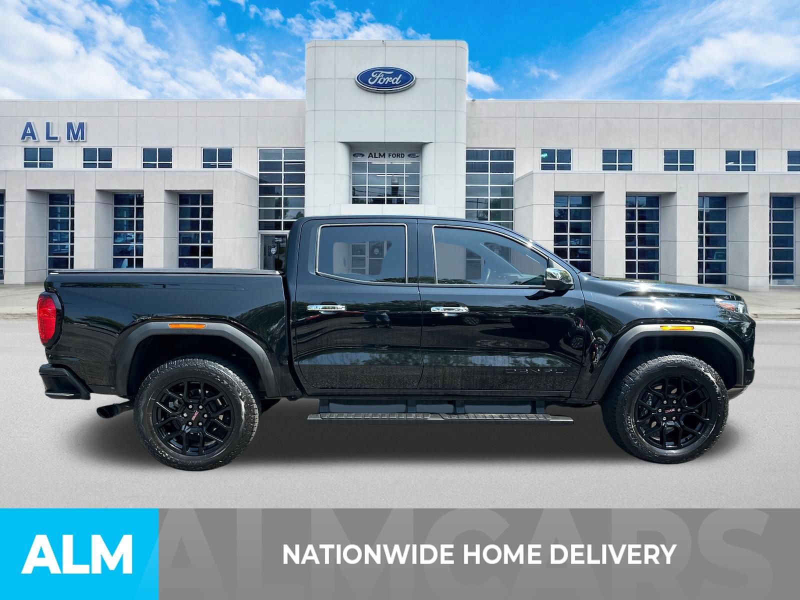 Used 2025 GMC Canyon Denali w/ LPO, Denali Black Edition AWD/4WD image 4