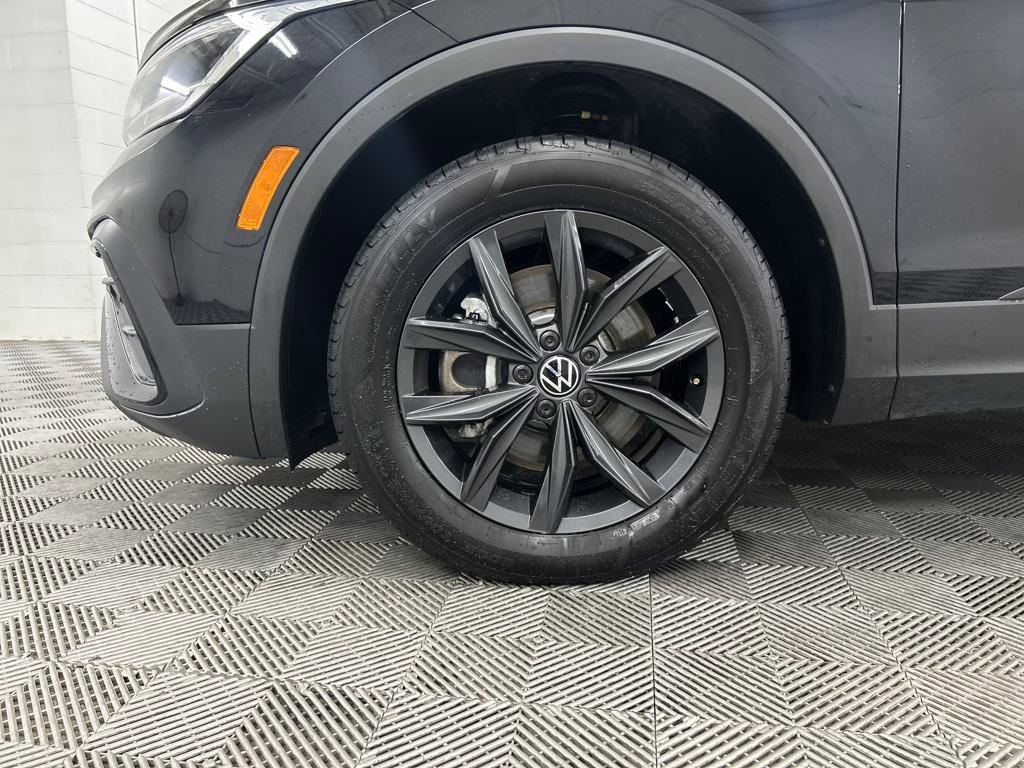 Used 2024 Volkswagen Tiguan SE image 12