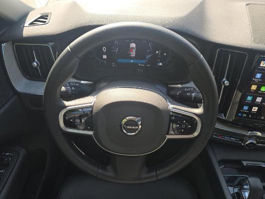 Used 2025 Volvo XC60 B5 Plus image 10