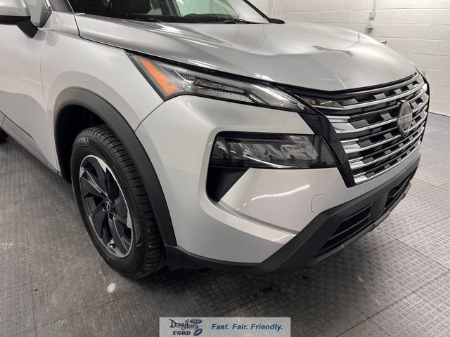 Used 2025 Nissan Rogue SV FWD image 8