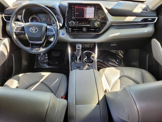 Used 2022 Toyota Highlander XLE AWD/4WD image 14