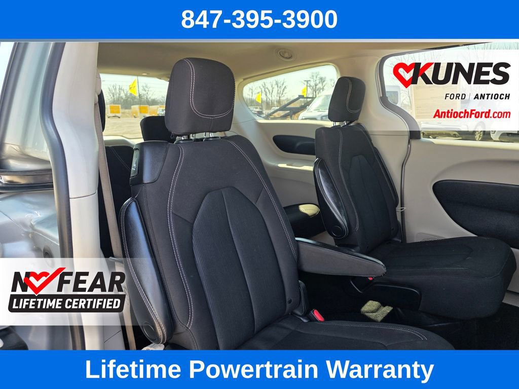 Used 2023 Chrysler Voyager LX image 29