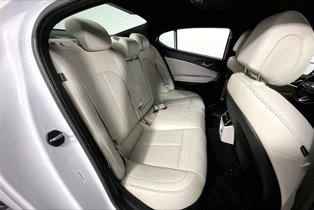 Used 2025 Genesis G70 2.5T RWD image 27