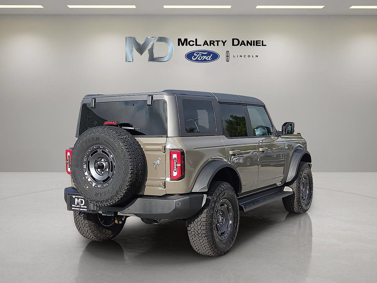Certified 2025 Ford Bronco Outer Banks w/ Sasquatch Package AWD/4WD image 5