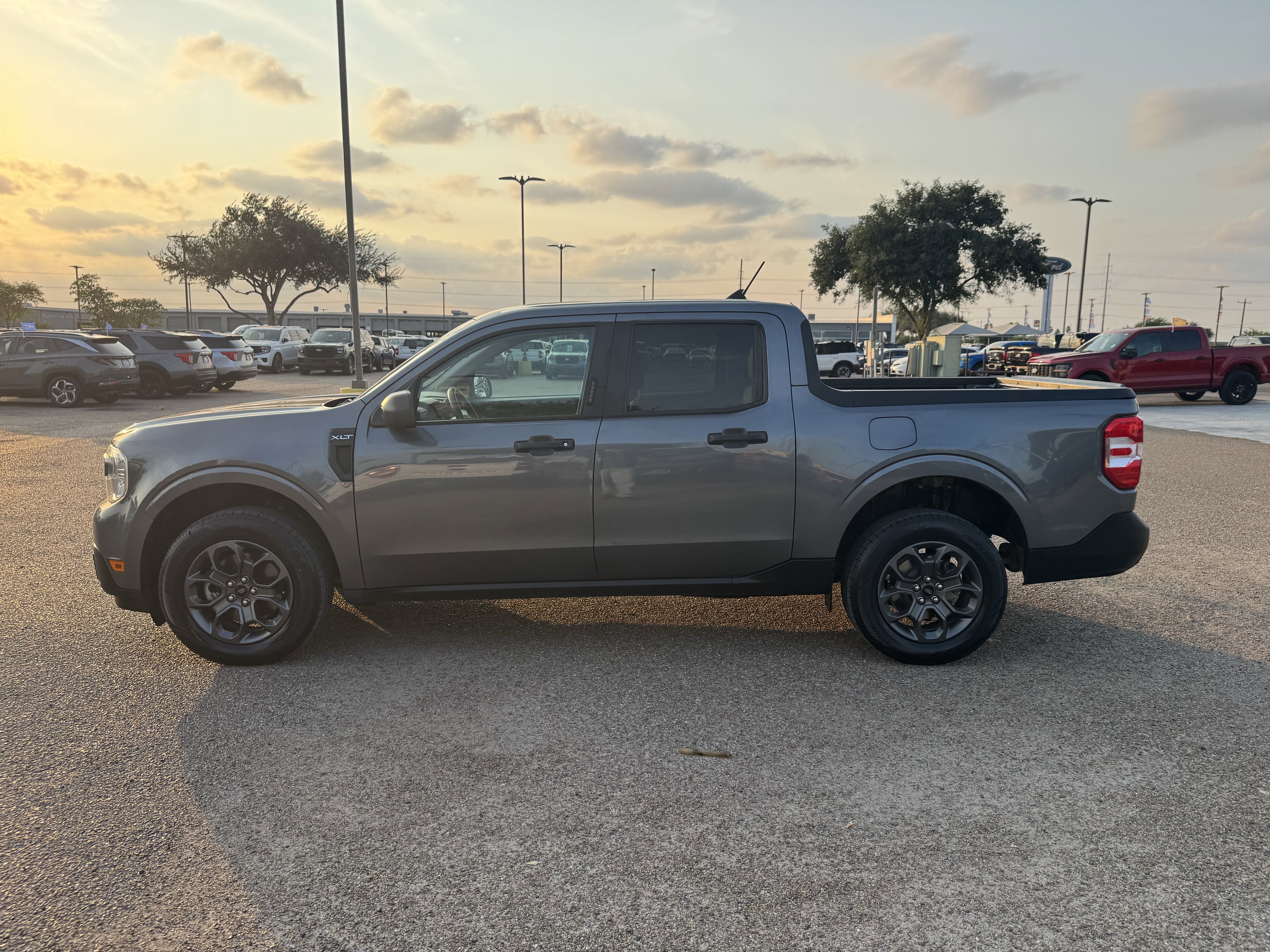 Certified 2022 Ford Maverick XLT image 2