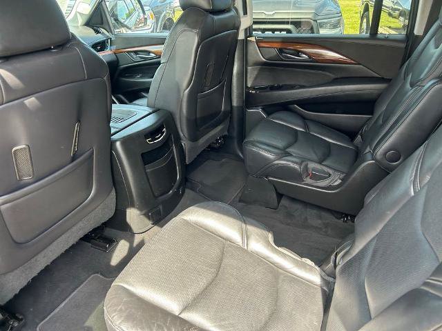 Used 2018 Cadillac Escalade ESV Luxury AWD/4WD image 12