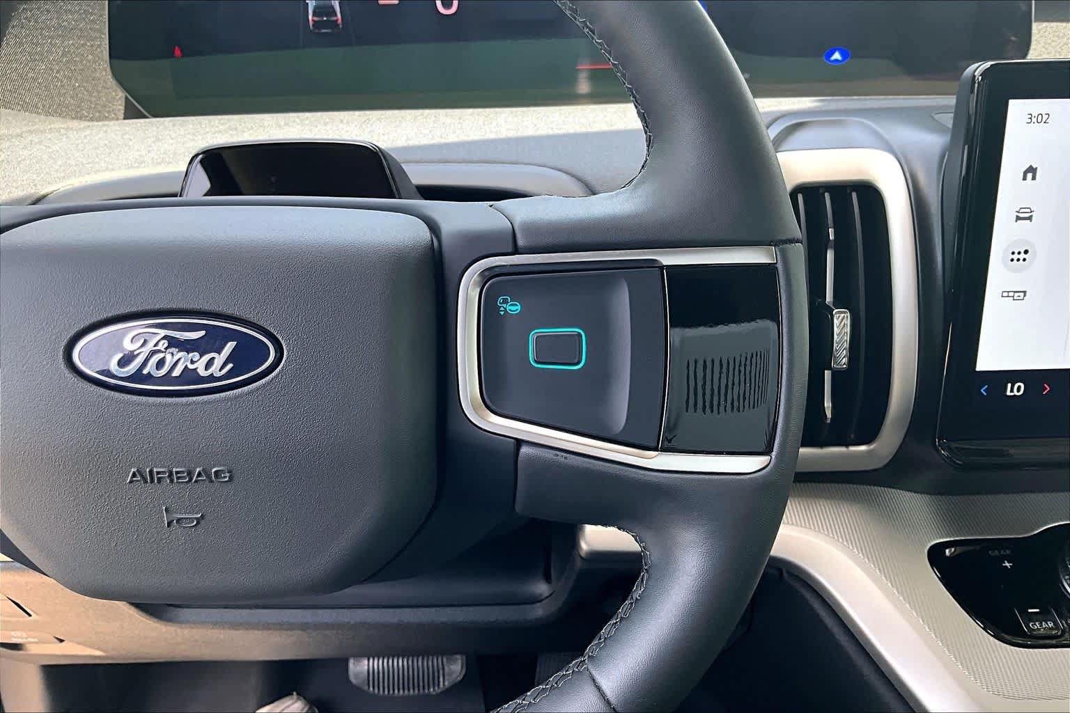 Certified 2025 Ford Expedition Active AWD/4WD image 25