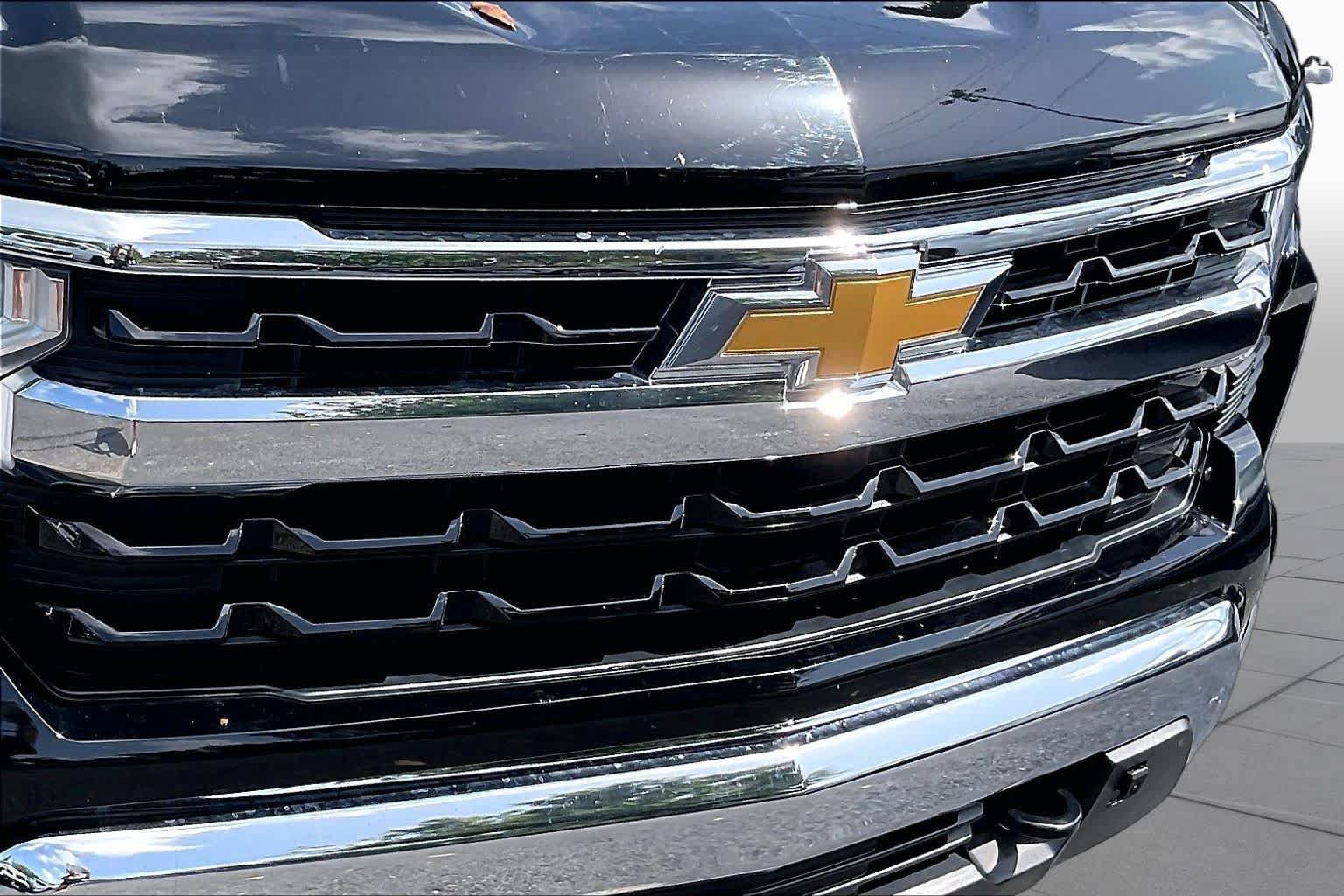 Used 2023 Chevrolet Silverado 1500 LT AWD/4WD image 29