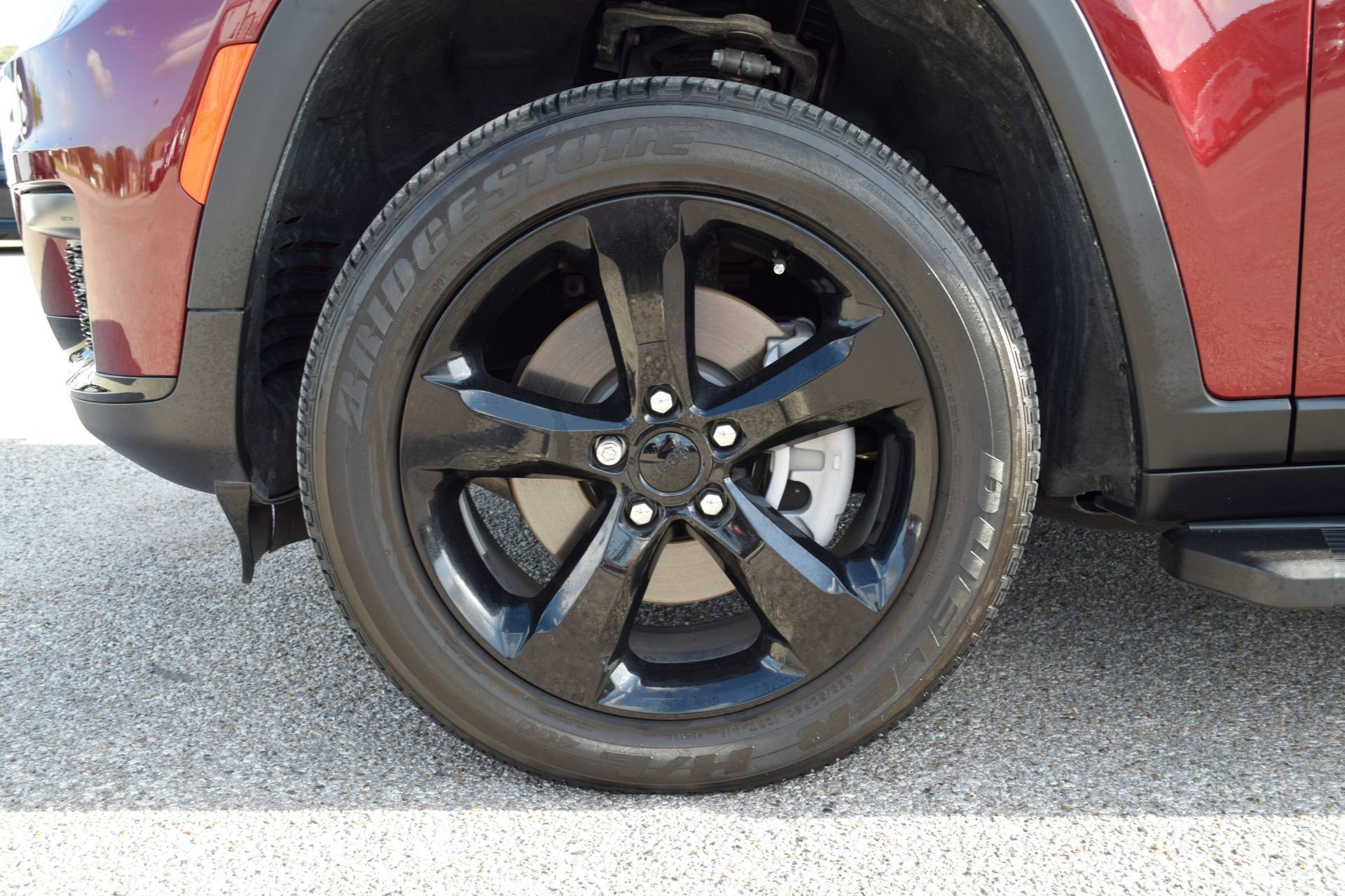 Used 2023 Jeep Grand Cherokee L Laredo image 27