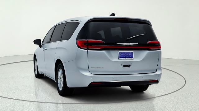 Used 2024 Chrysler Pacifica Touring-L FWD image 6