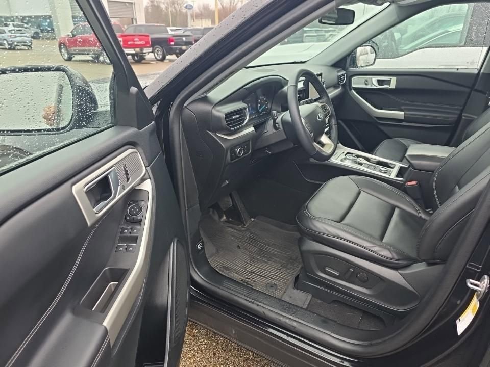 Certified 2023 Ford Explorer XLT w/ Equipment Group 202A AWD/4WD image 5