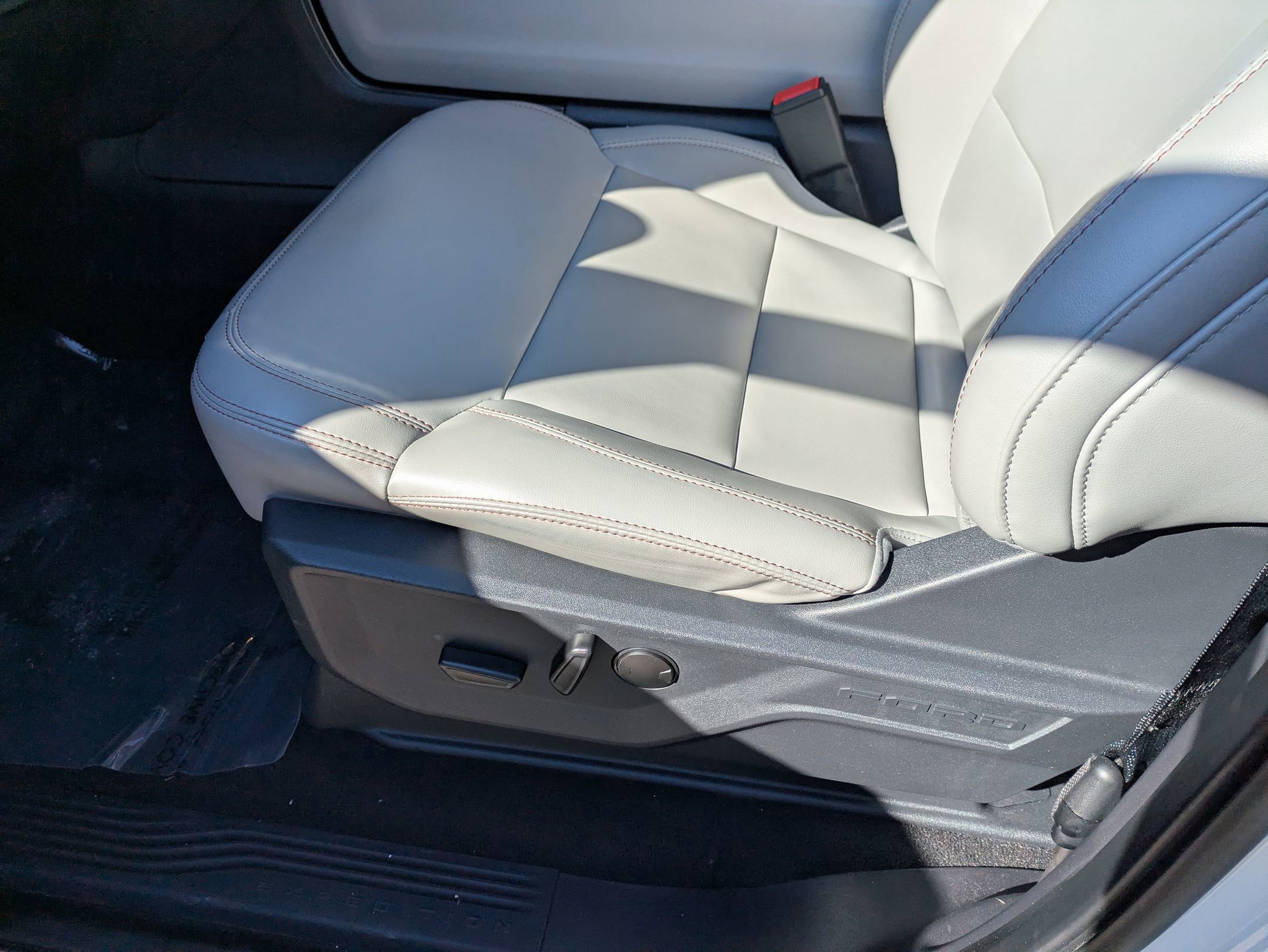 Certified 2025 Ford Expedition Active image 13