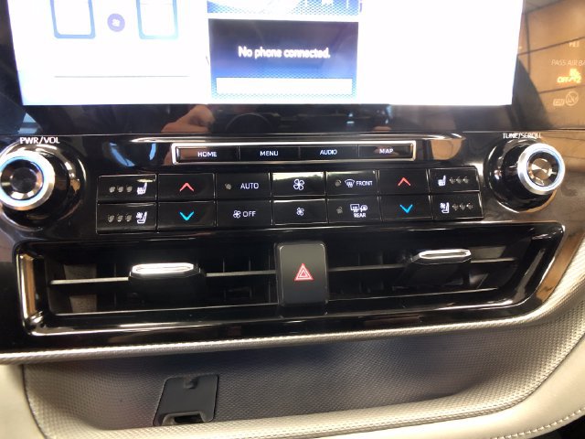 Used 2021 Toyota Highlander Platinum AWD/4WD image 18