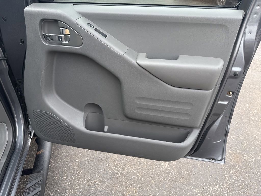 Used 2020 Nissan Frontier SV image 43