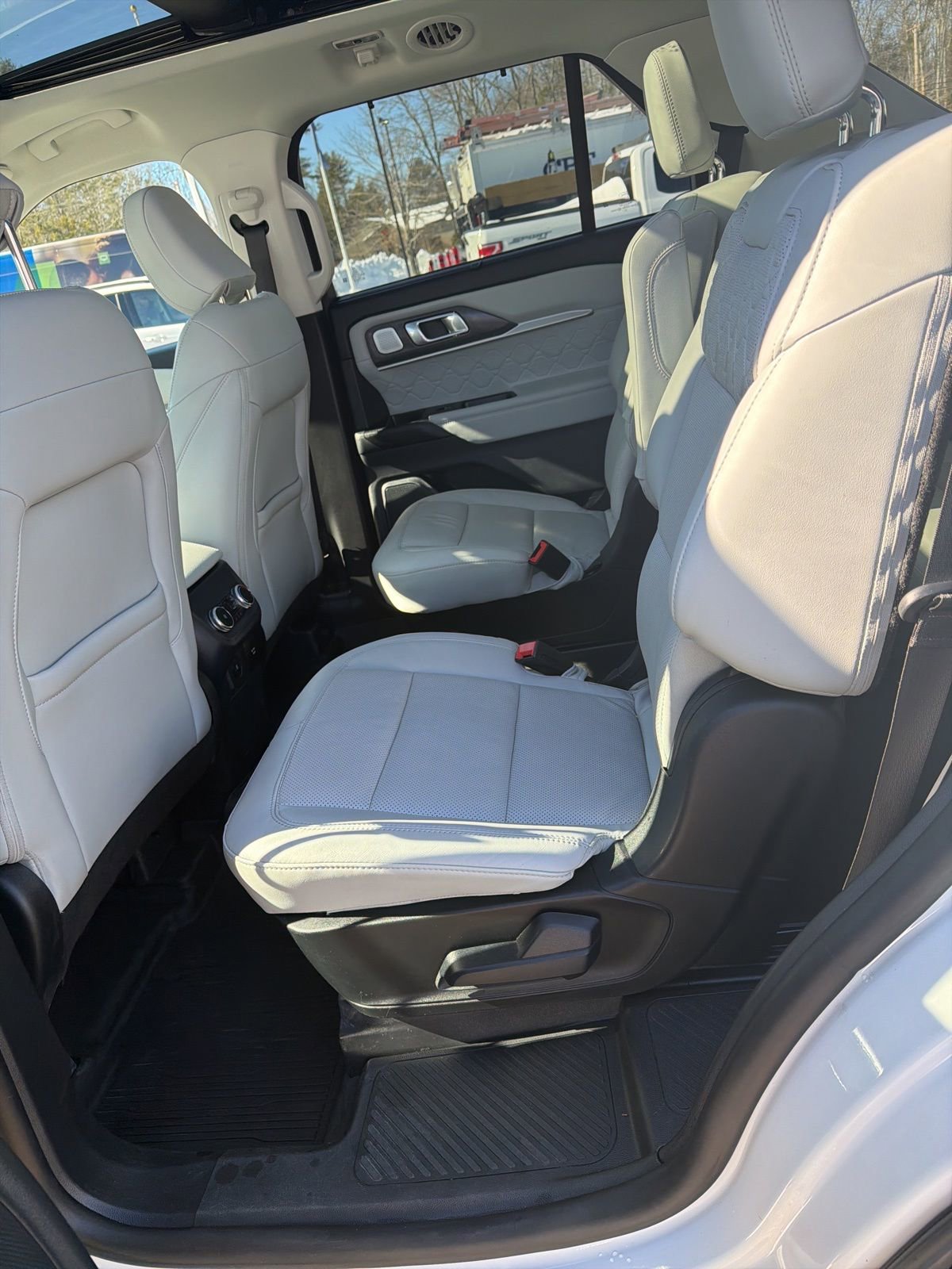 Certified 2025 Ford Explorer Platinum w/ Ultimate Package image 13