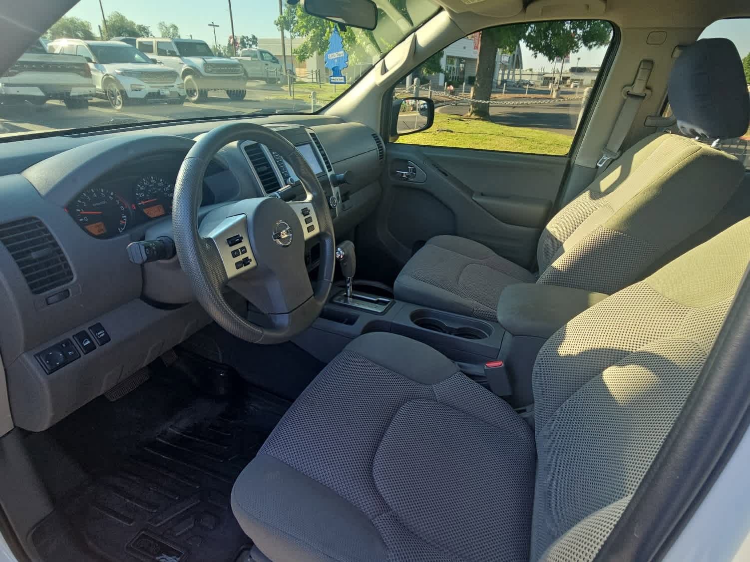 Used 2019 Nissan Frontier SV AWD/4WD image 12