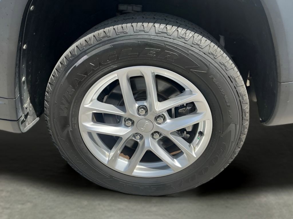 Used 2021 Jeep Grand Cherokee L Laredo w/ Luxury Tech Group I image 36