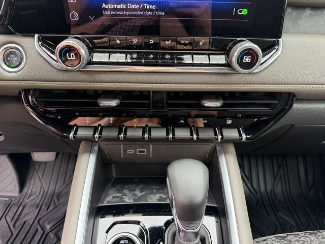 Used 2024 Chevrolet Colorado ZR2 w/ Technology Package image 17