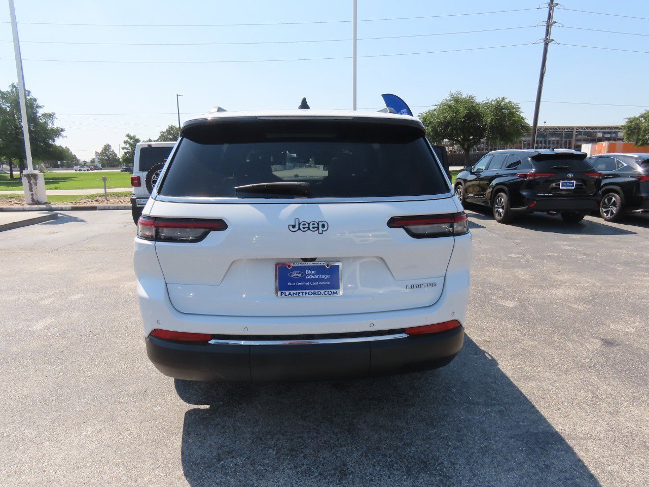 Used 2024 Jeep Grand Cherokee L Limited RWD image 11