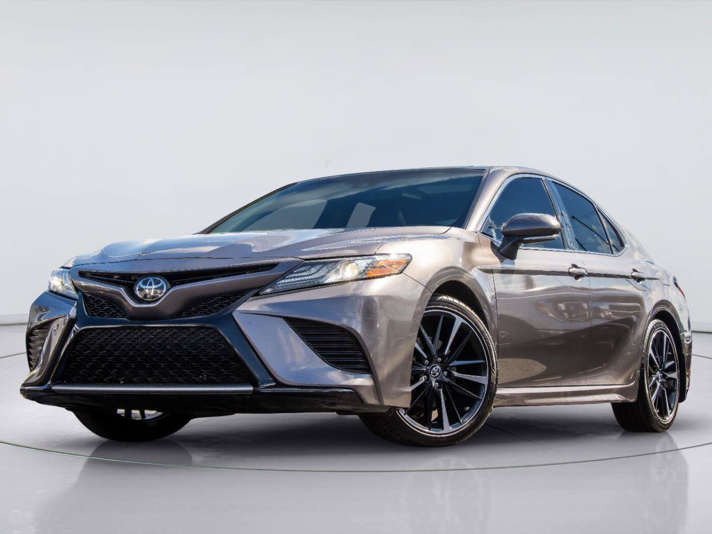 Used 2019 Toyota Camry XSE FWD image 2