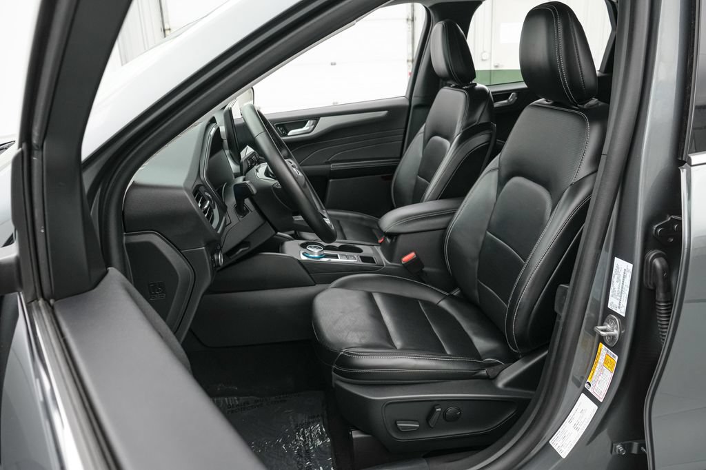 Certified 2025 Ford Escape Platinum AWD/4WD image 11