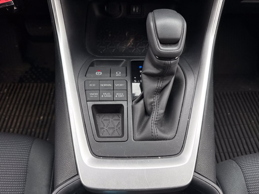 Used 2019 Toyota RAV4 LE w/ All Weather Liner Package AWD/4WD image 28