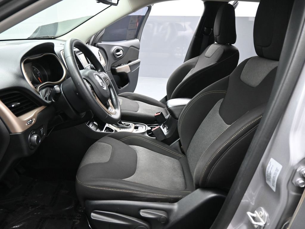 Used 2017 Jeep Cherokee Sport image 37