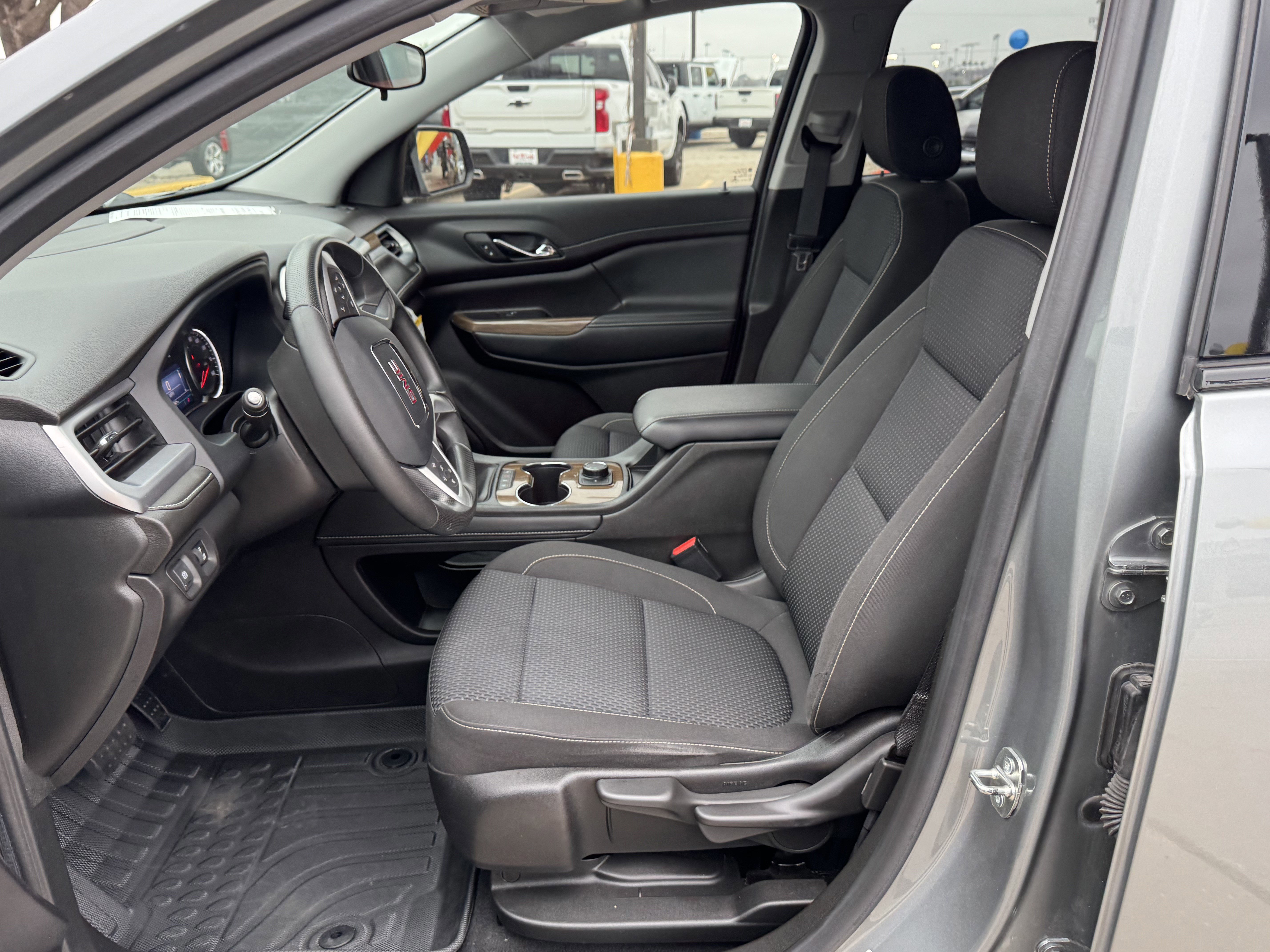 Used 2023 GMC Acadia SLE w/ Elevation Edition image 16