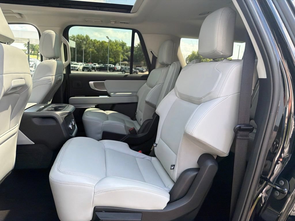 Certified 2025 Ford Expedition Max Platinum w/ Driver's Package AWD/4WD image 14