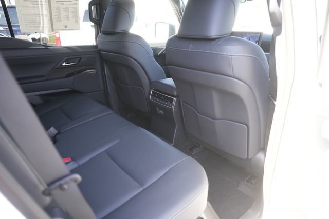 Used 2025 Lexus GX 550 w/ Cold Area Package image 15