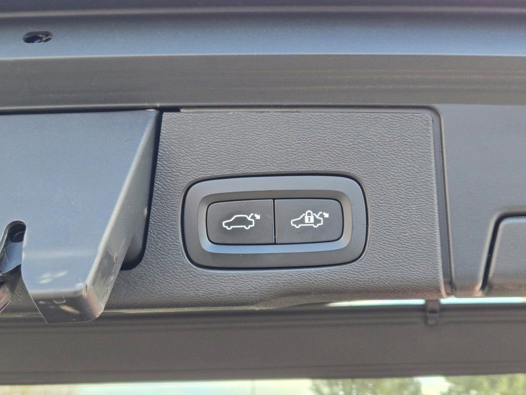 Used 2022 Volvo XC60 T8 Inscription w/ Advanced Package image 14