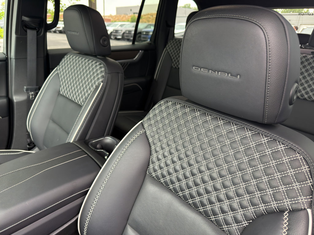 Used 2025 GMC Acadia Denali FWD image 10