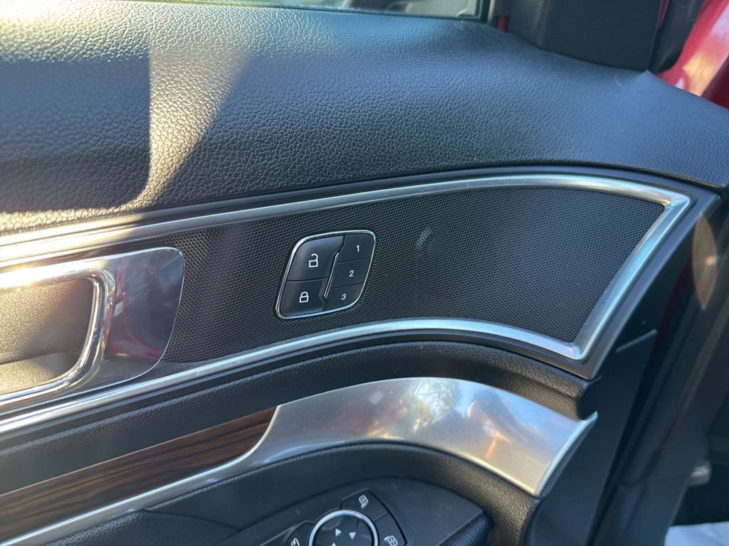 Certified 2018 Ford Explorer Limited w/ Ford Safe & Smart Package image 13