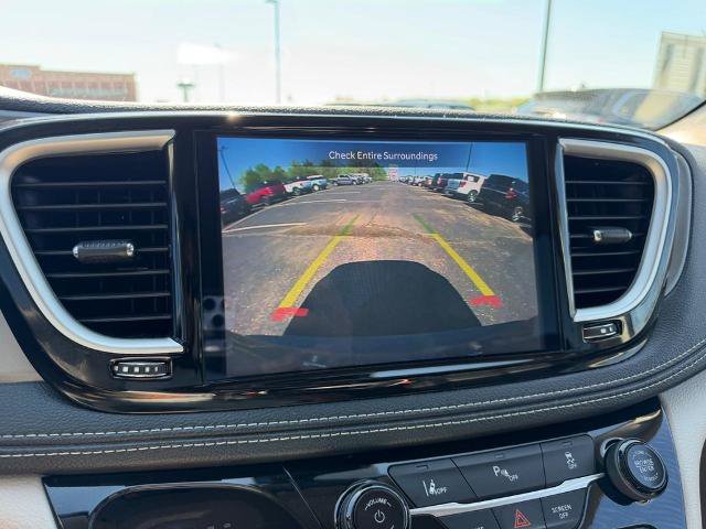 Used 2023 Chrysler Pacifica Touring-L FWD image 25