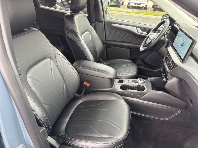 Certified 2025 Ford Escape Platinum w/ Premium Technology Package AWD/4WD image 9