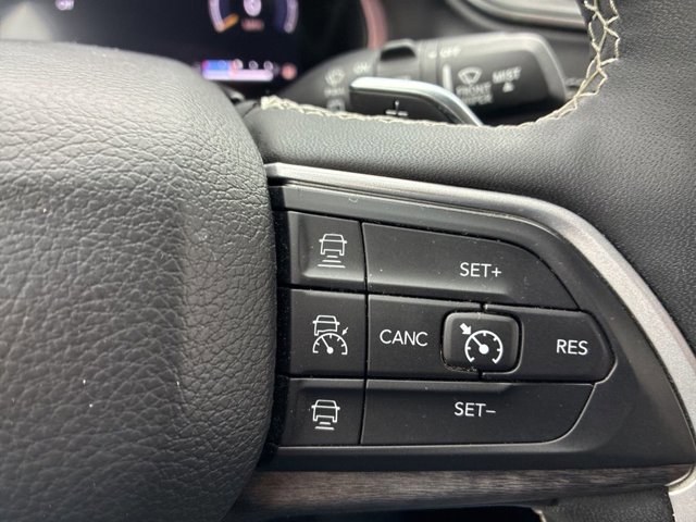 Used 2023 Jeep Grand Cherokee Limited AWD/4WD image 27