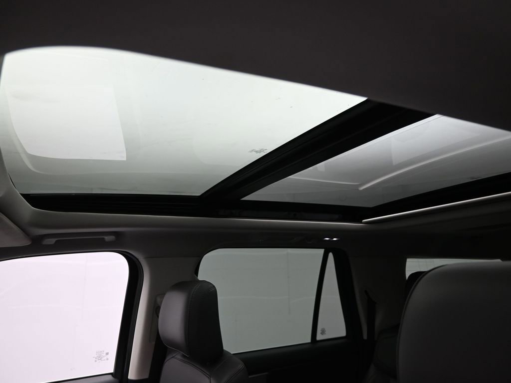 Certified 2023 Ford Explorer ST-Line w/ Class IV Trailer Tow Package image 13