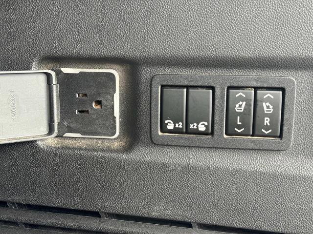 Used 2022 GMC Yukon XL Denali w/ Denali Ultimate Package image 15