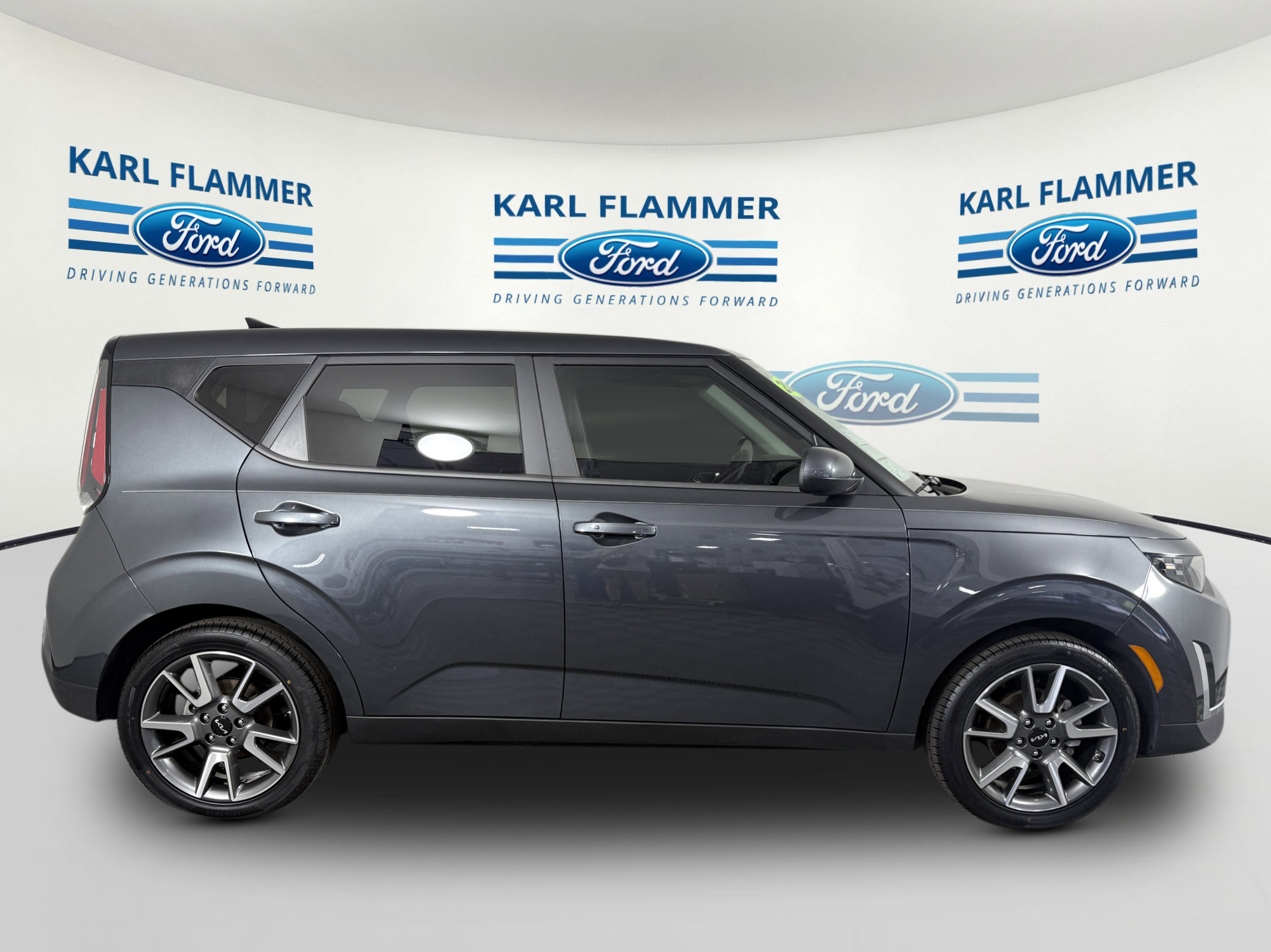Used 2024 Kia Soul EX w/ Option Group 015 FWD image 2