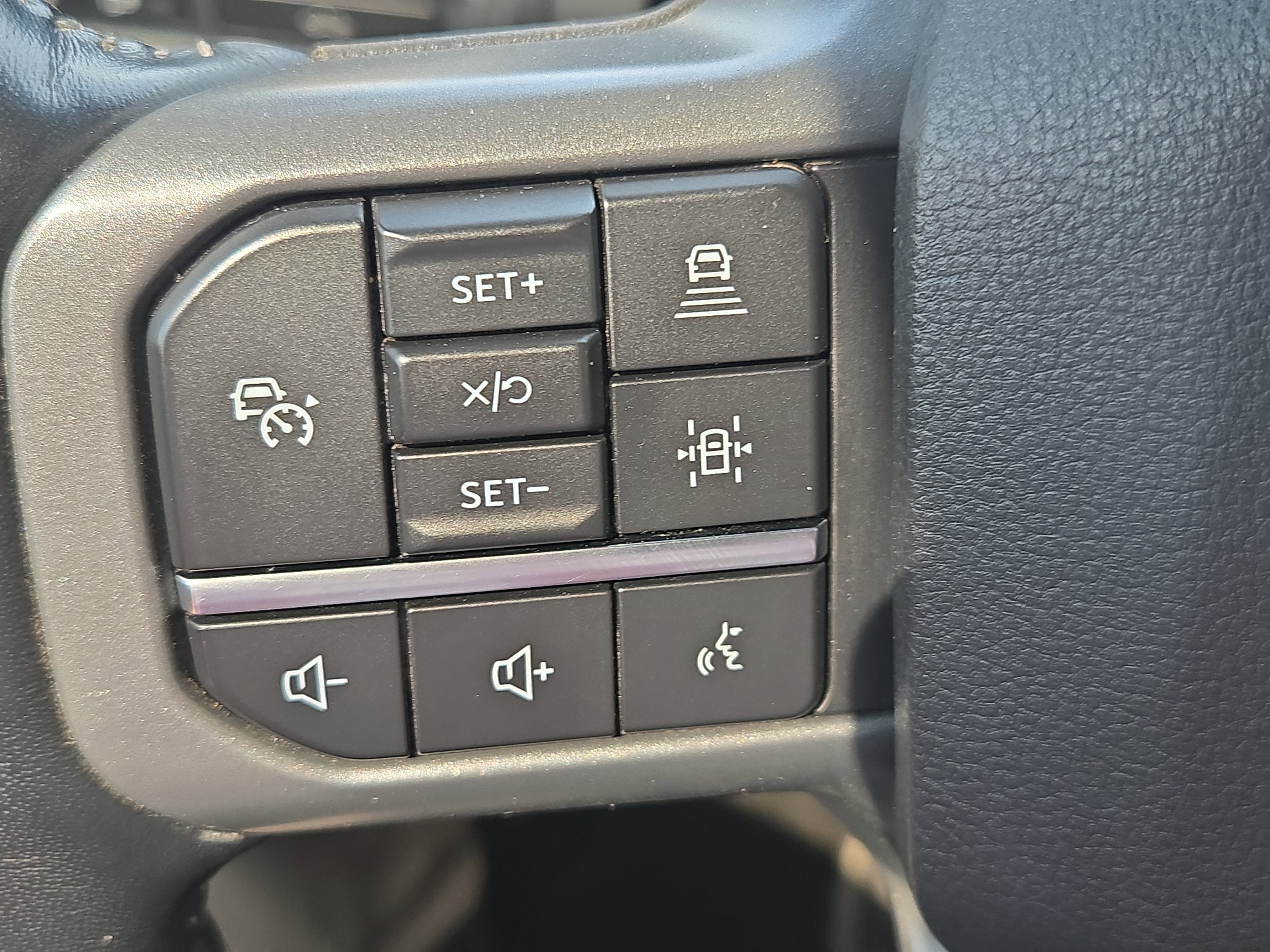 Certified 2021 Ford F150 Lariat w/ Equipment Group 502A High image 25