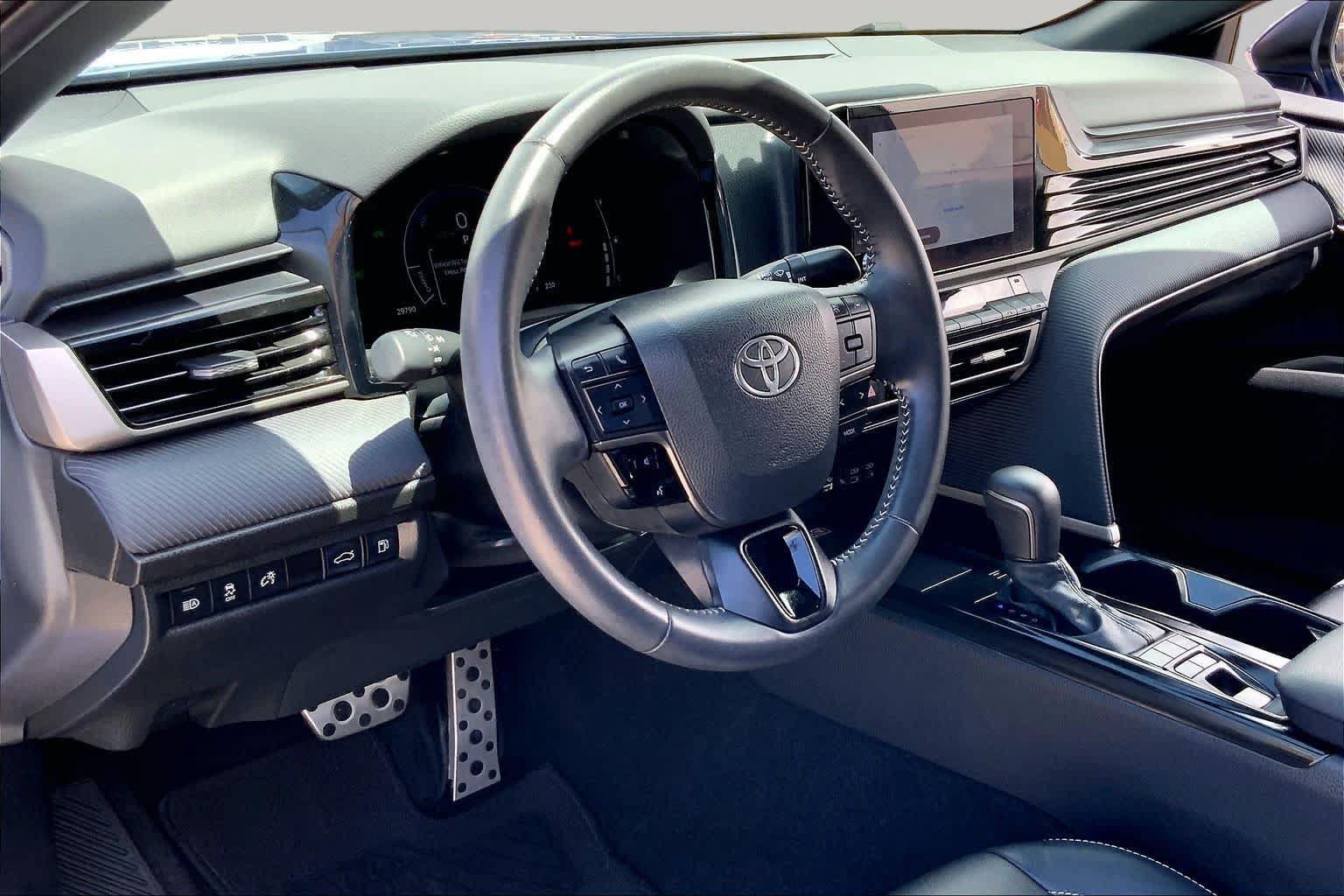 Used 2025 Toyota Camry SE w/ Convenience Package FWD image 17