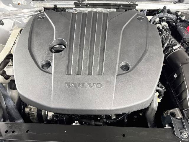 Used 2022 Volvo XC60 B5 Momentum w/ Advanced Package FWD image 8