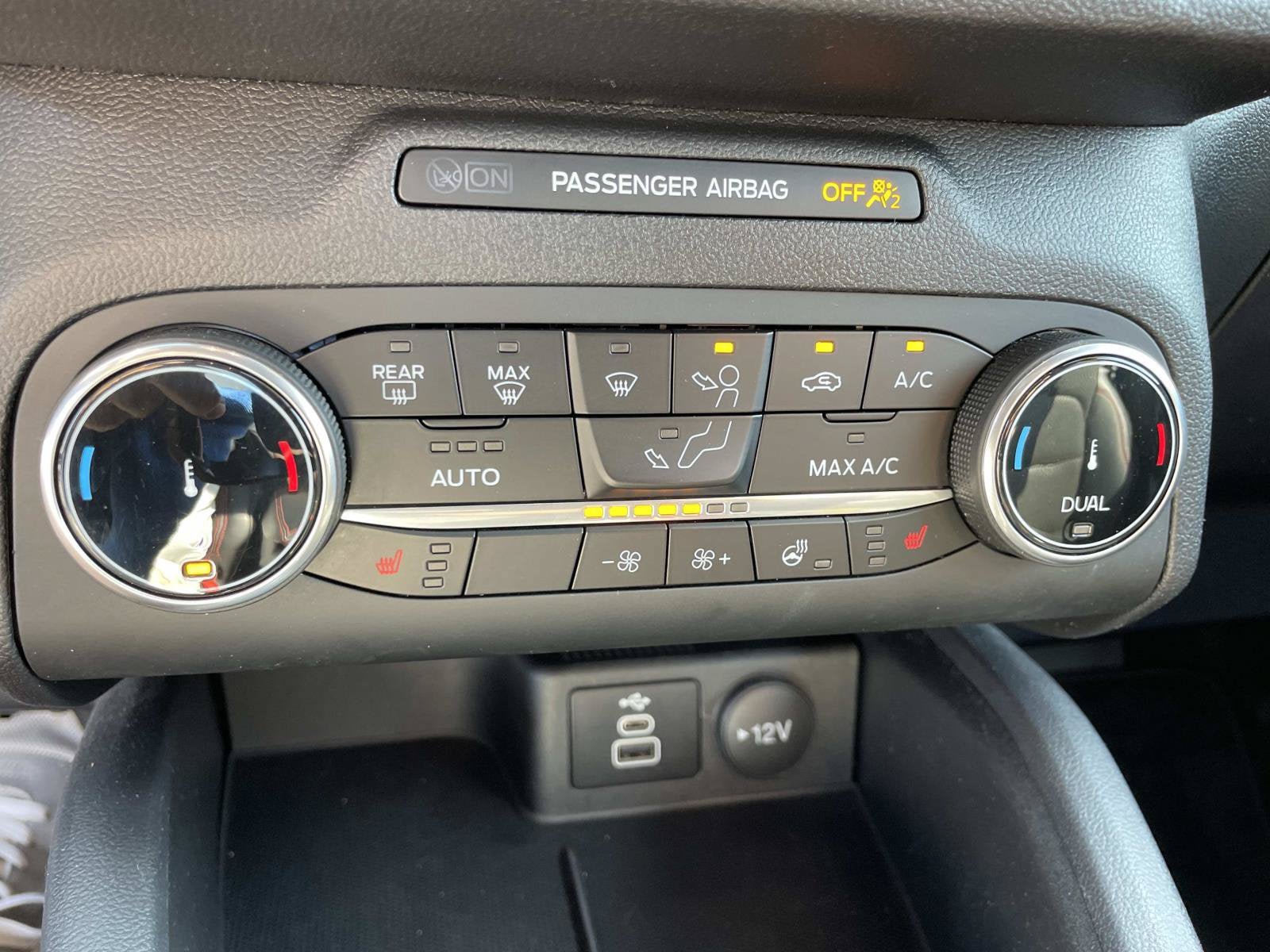 Certified 2025 Ford Escape ST-Line Select AWD/4WD image 21