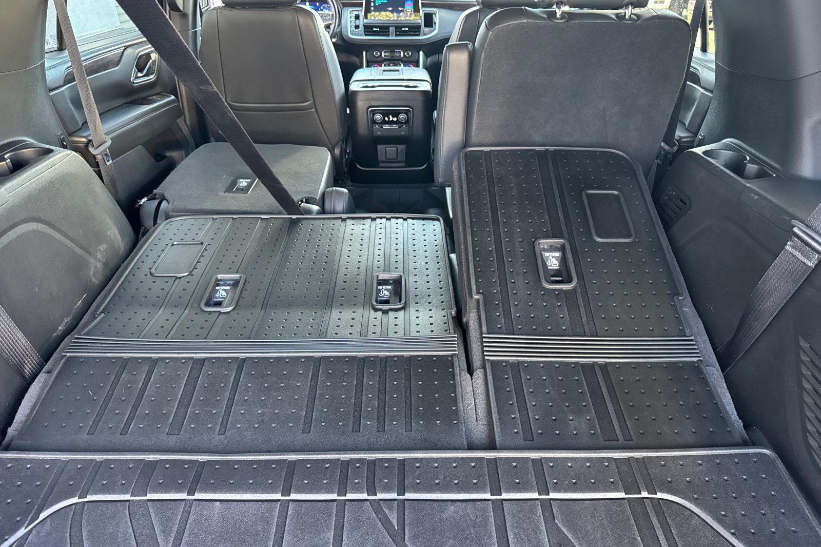 Used 2023 Chevrolet Tahoe Z71 w/ Luxury Package AWD/4WD image 15