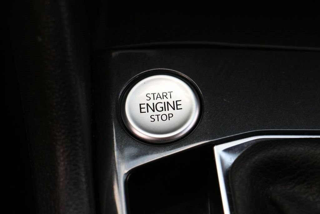 Used 2024 Volkswagen Tiguan SE AWD/4WD image 13