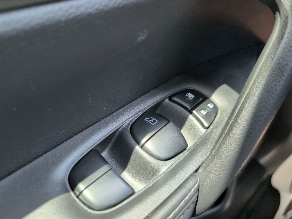 Used 2019 Nissan Rogue Sport S w/ Appearance Package FWD image 18