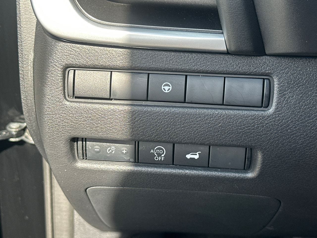 Used 2025 Nissan Rogue SV FWD image 34